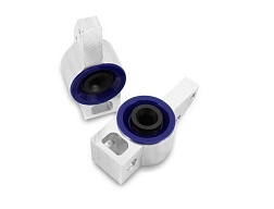 SuperPro přední spodní sada držáků řídicích ramen (80 duro/ShA)